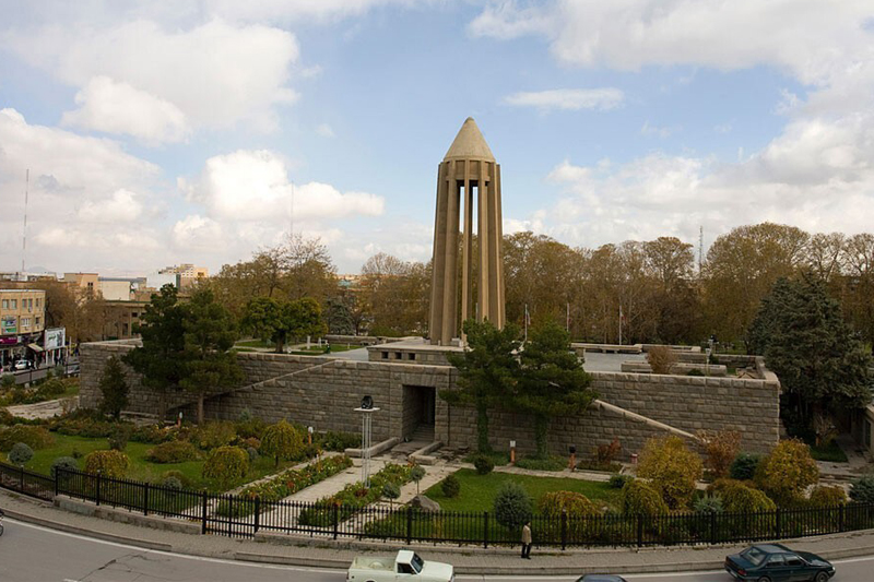 آرامگاه بوعلی سینا