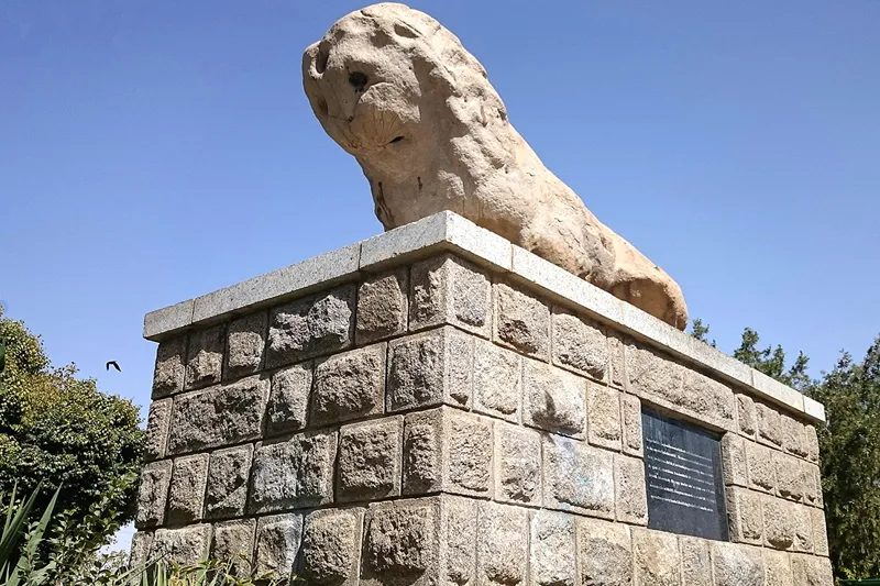 شیر سنگی